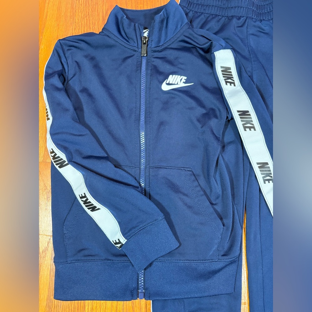 Nike Dri-FIT Little Kids' 2-Piece Full-Zip Set with Logo Taping 5-6 yrs navy - Picture 2 of 9